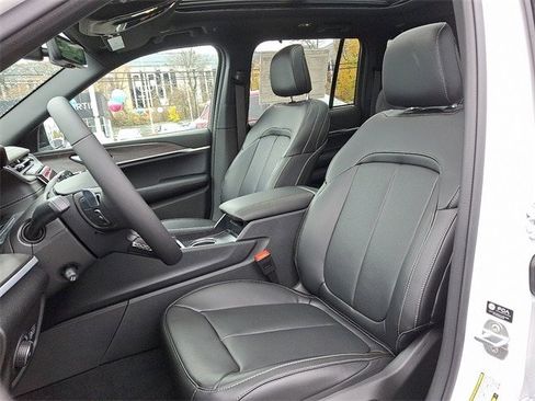 New 2025 Jeep Grand Cherokee Limited w/ Luxury Tech Group II image 9