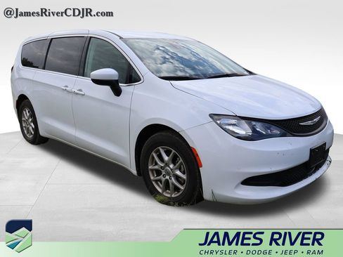 Used 2023 Chrysler Voyager LX FWD image 13