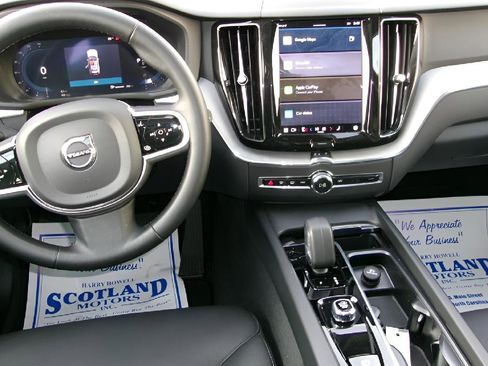 Used 2025 Volvo XC60 B5 Plus image 11