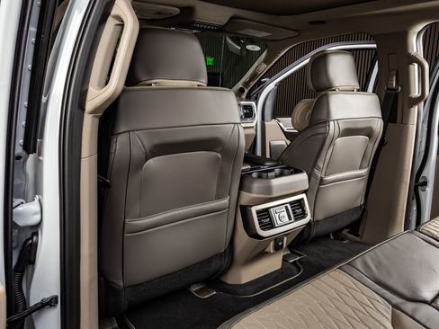 Used 2025 Ford F450 Platinum w/ Platinum Plus Package image 34