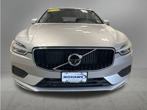 Used 2020 Volvo XC60 T6 Momentum image 2