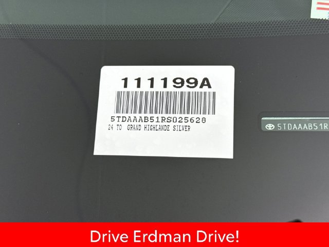 Used 2024 Toyota Grand Highlander AWD image 31