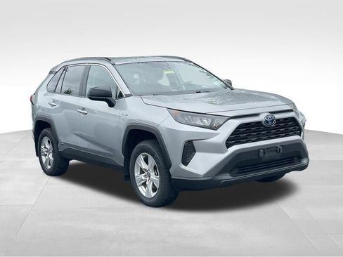 Used 2019 Toyota RAV4 LE w/ Carpet Mat Package AWD/4WD image 3