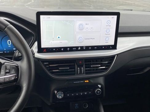 Used 2023 Ford Escape Platinum image 9