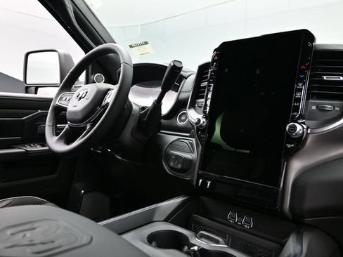 New 2026 RAM 2500 Laramie AWD/4WD image 13