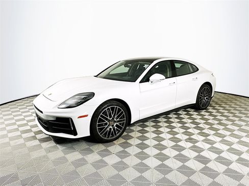 Used 2024 Porsche Panamera image 3