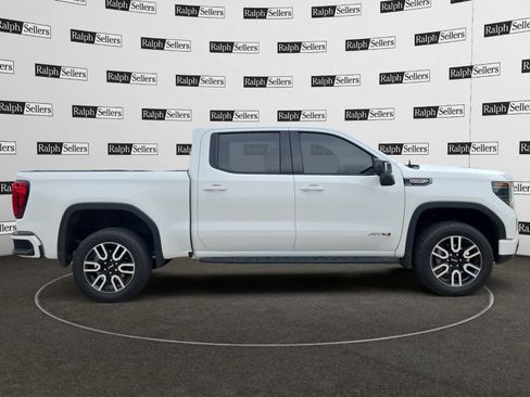 Used 2024 GMC Sierra 1500 AT4 w/ AT4 Preferred Package AWD/4WD image 7