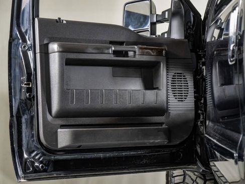 Used 2016 Ford F250 Platinum w/ FX4 Off-Road Package image 32