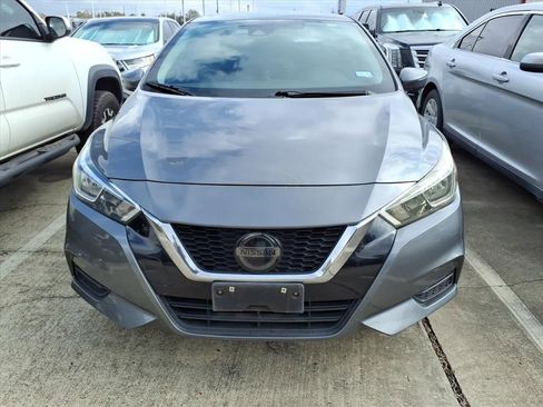 Used 2021 Nissan Versa SV image 3