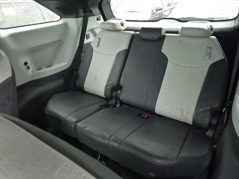 Used 2022 Toyota Sienna XSE AWD/4WD image 15