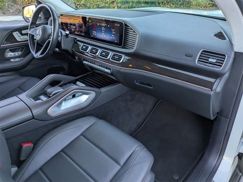 Used 2024 Mercedes-Benz GLS 450 4MATIC image 32