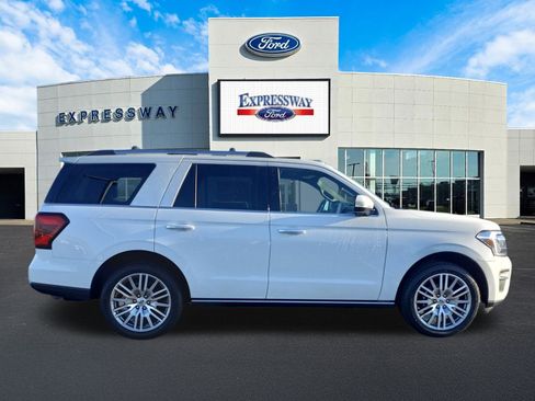 Used 2024 Ford Expedition Limited image 5
