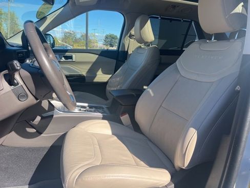 Used 2023 Ford Explorer Platinum w/ Technology Package image 24