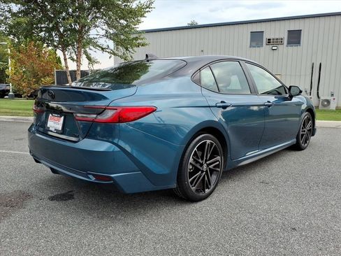 Used 2025 Toyota Camry XSE FWD image 4