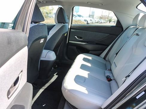 New 2025 Hyundai Elantra Limited image 23