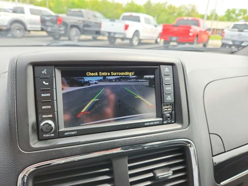 Used 2017 Dodge Grand Caravan SXT FWD image 16