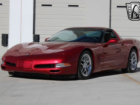 Used 2001 Chevrolet Corvette Coupe w/ Preferred Equipment Group2 image 2