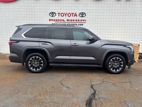 Used 2023 Toyota Sequoia Limited image 1