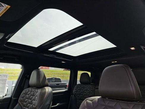 New 2025 Nissan Armada Platinum image 13