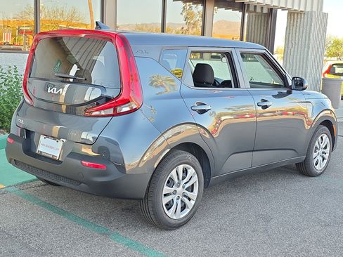Used 2022 Kia Soul LX image 7