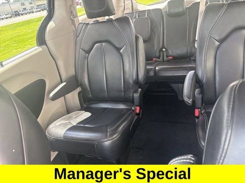 Used 2023 Chrysler Pacifica Touring-L FWD image 29