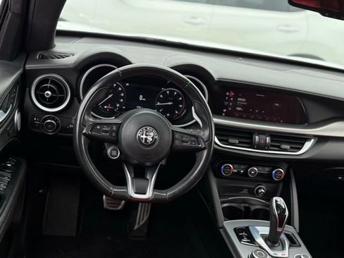 Used 2024 Alfa Romeo Stelvio Veloce image 8