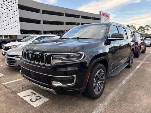 Used 2024 Jeep Wagoneer L Series II w/ Flexible Seating Group RWD image 4