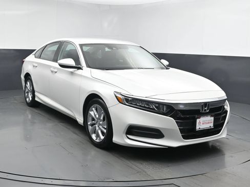Used 2018 Honda Accord LX image 2