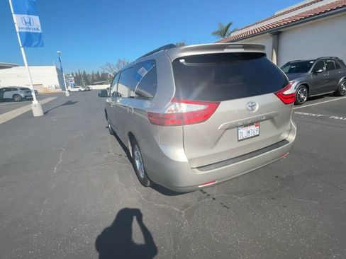 Used 2015 Toyota Sienna LE image 7