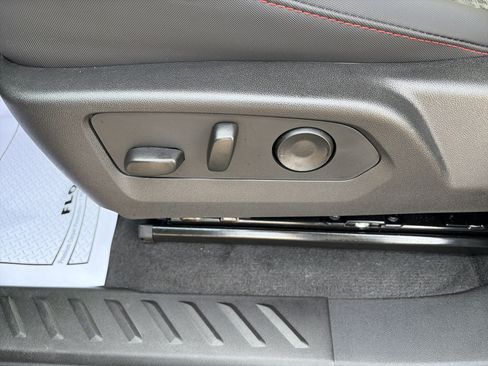 Used 2026 Chevrolet Colorado Z71 AWD/4WD image 11