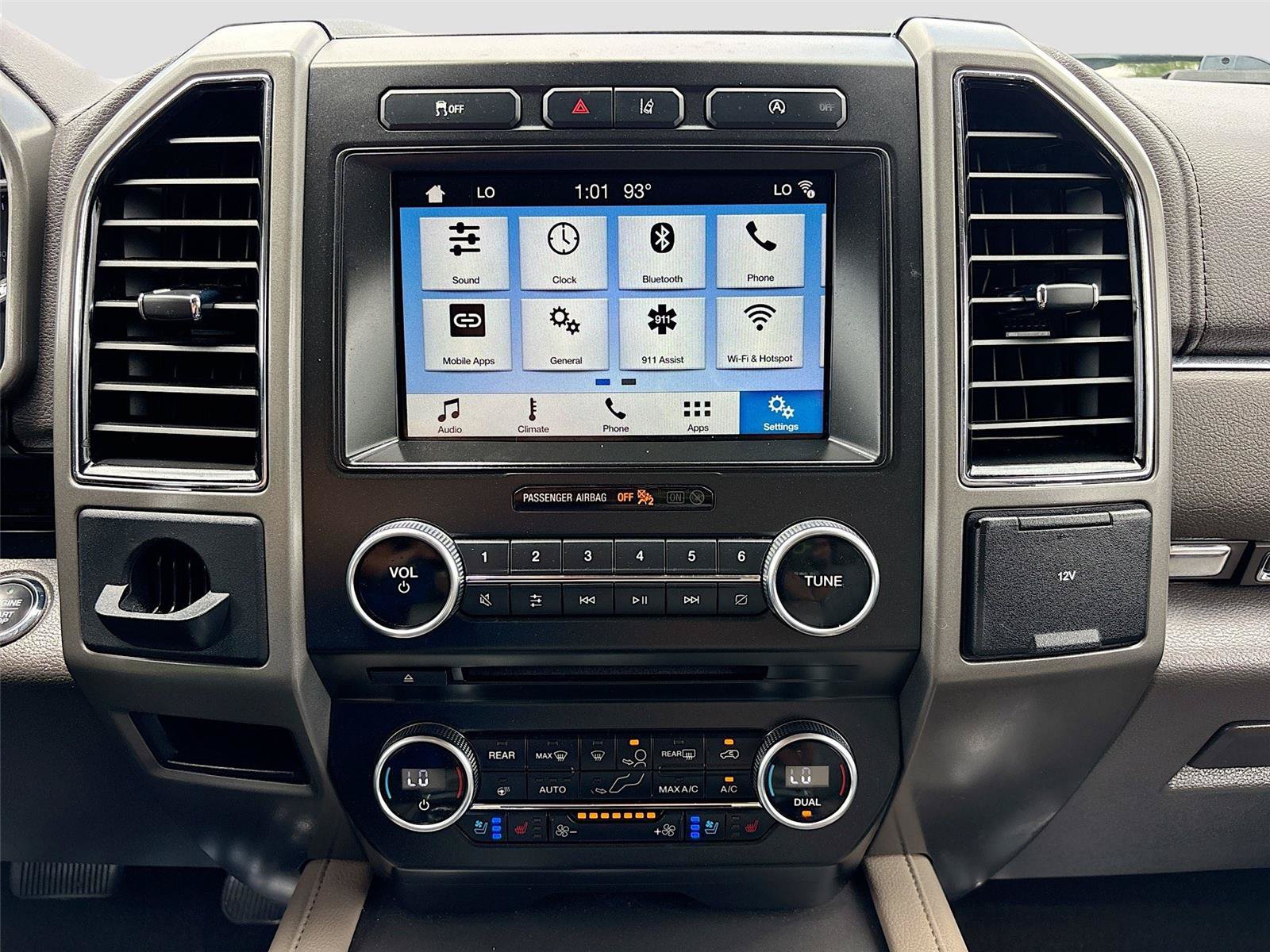 Used 2018 Ford Expedition XLT w/ Equipment Group 202A RWD image 14