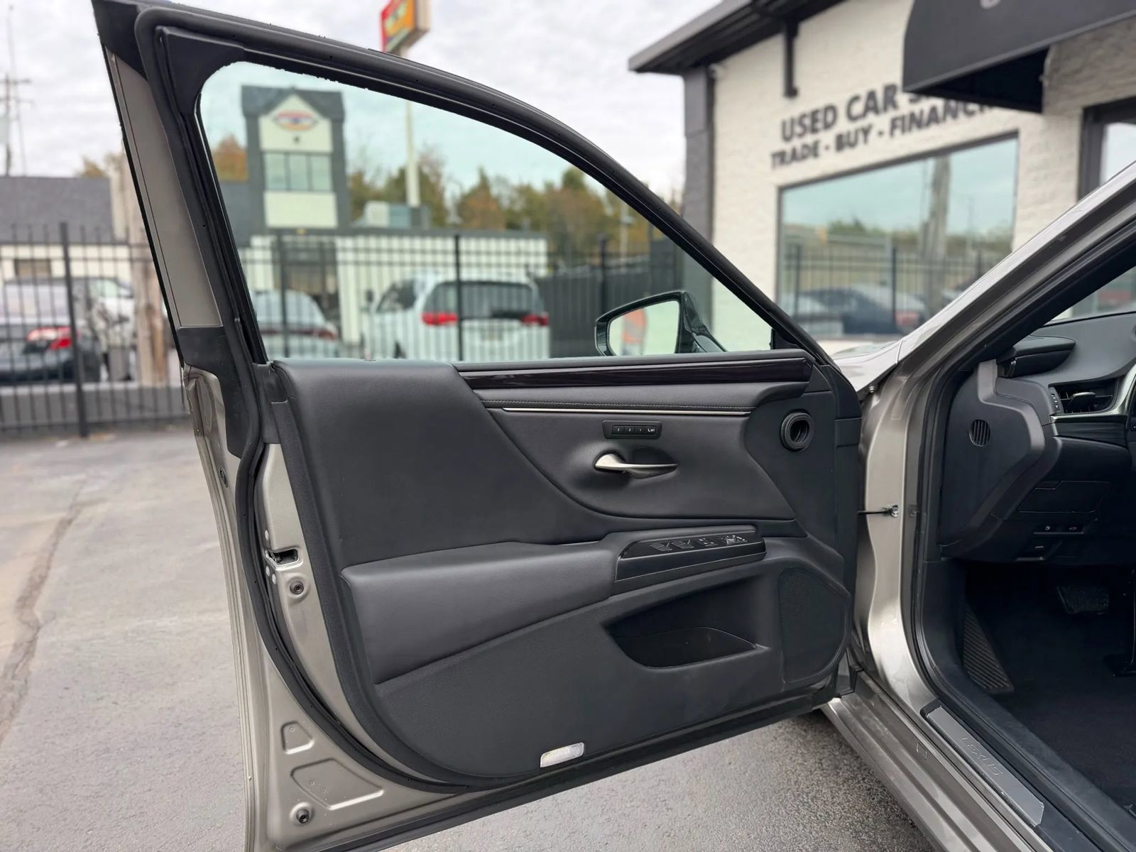 Used 2020 Lexus ES 350 w/ Premium Package FWD image 18