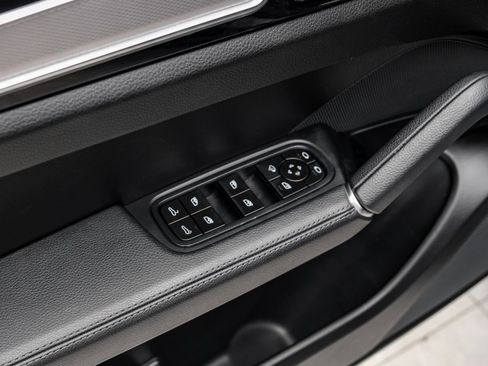 Used 2023 Porsche Cayenne S Platinum w/ Premium Package Plus image 42