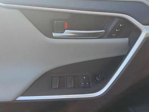 Used 2025 Toyota RAV4 Limited image 24