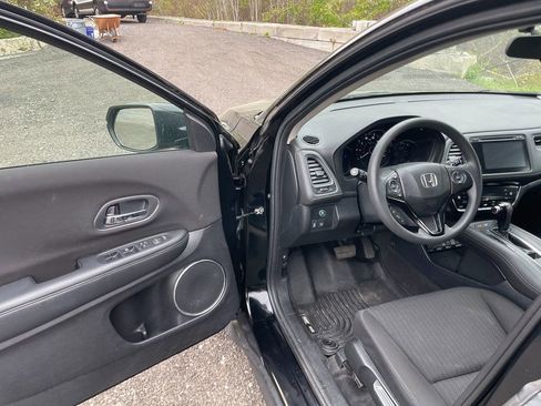 Used 2017 Honda HR-V EX image 10