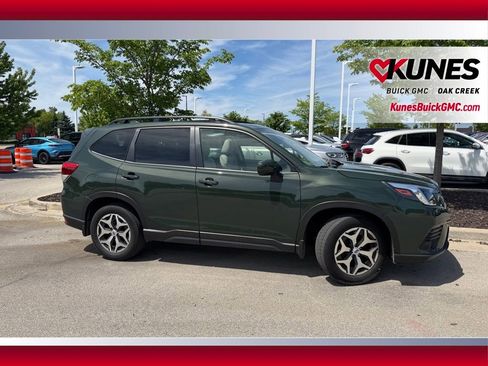 Used 2023 Subaru Forester Premium AWD/4WD image 5