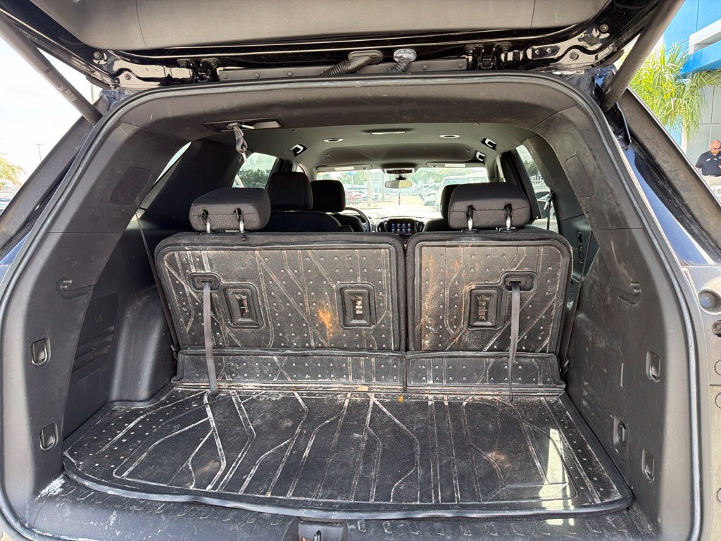 Used 2023 Chevrolet Traverse LT FWD image 8