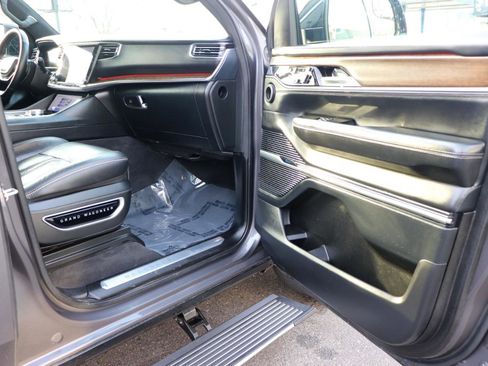 Used 2023 Jeep Grand Wagoneer L Series II image 17