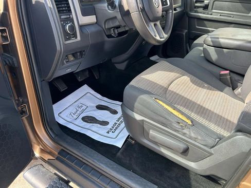 Used 2011 RAM 1500 ST w/ SXT Appearance Group image 10