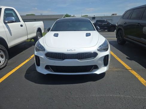 Used 2018 Kia Stinger GT2 AWD/4WD image 2