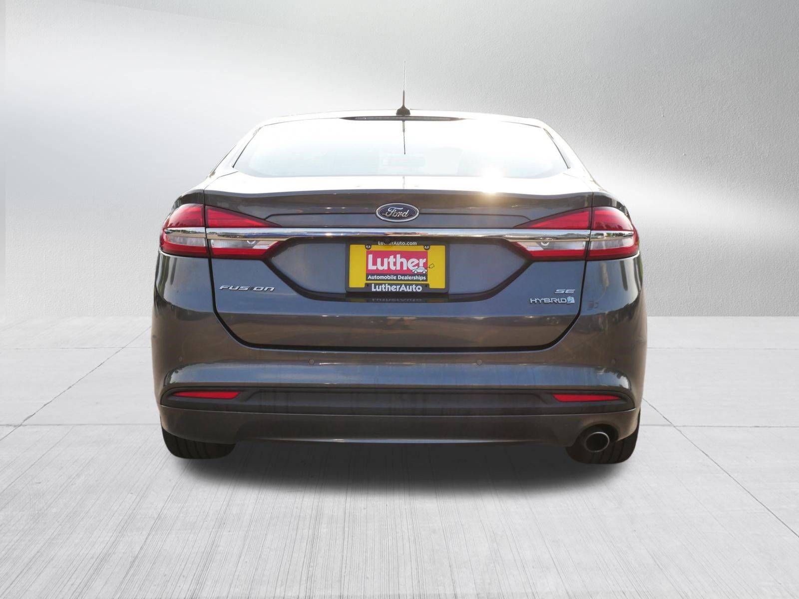 Used 2017 Ford Fusion SE FWD image 6
