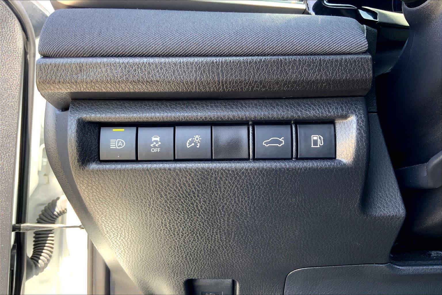 Used 2026 Toyota Camry LE FWD image 33