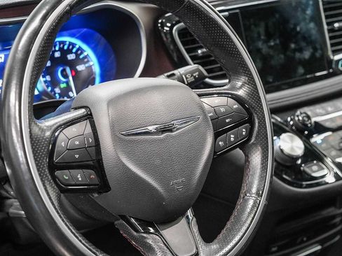 Used 2020 Chrysler Pacifica Limited FWD image 21
