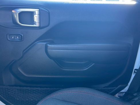 Used 2025 Jeep Wrangler Unlimited Rubicon image 22