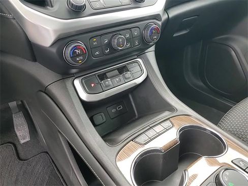 Certified 2023 GMC Acadia SLE w/ Driver Convenience Package image 18