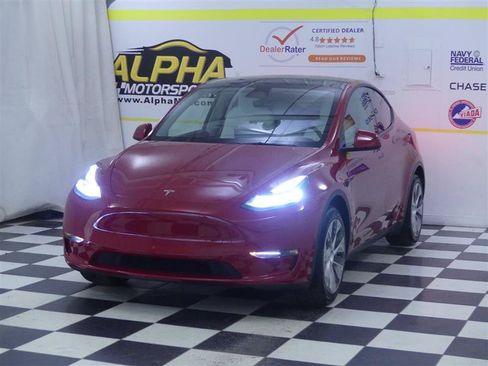 Used 2023 Tesla Model Y AWD image 4