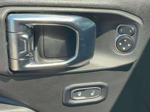 Used 2025 Jeep Wrangler Sport AWD/4WD image 10