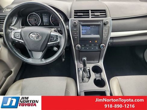 Used 2017 Toyota Camry SE w/ Moonroof Package image 28