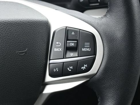 Used 2023 Ford Explorer XLT w/ Equipment Group 202A AWD/4WD image 18