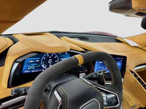 Used 2024 Chevrolet Corvette Stingray Premium Conv w/ Z51 Performance Package RWD image 11
